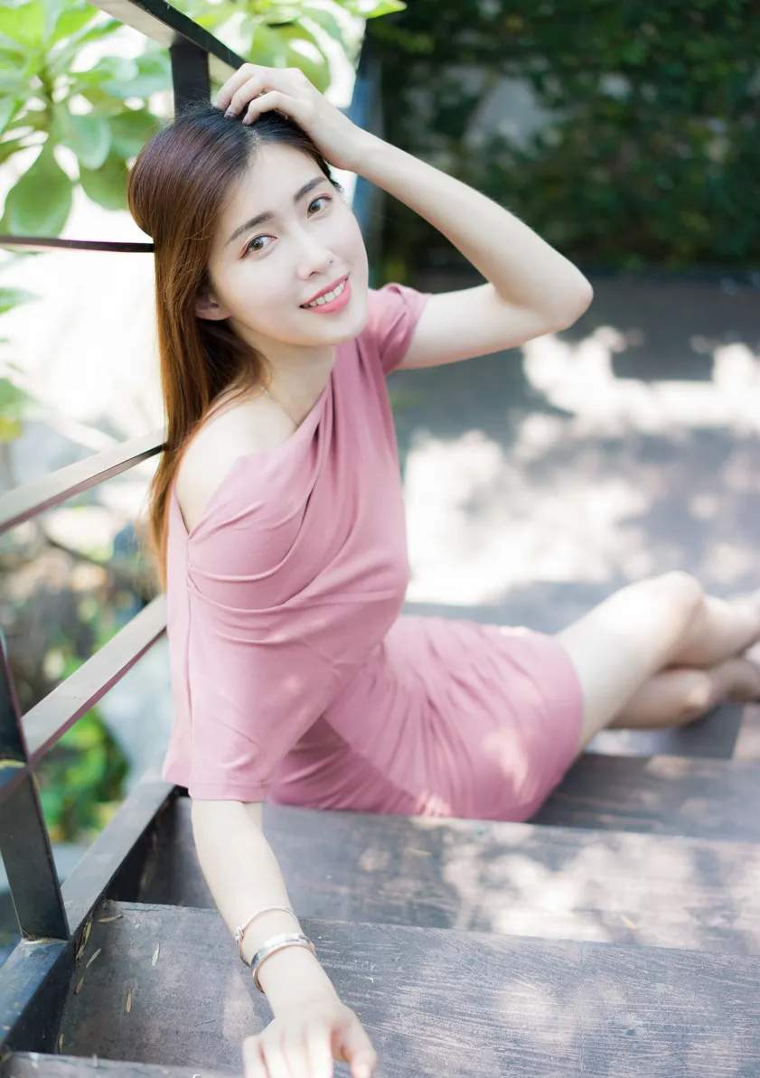 [街拍丝足] NO.176 金允乔 粉色连衣短裙凉高美腿 #街拍丝足、美足#[47P]-038
