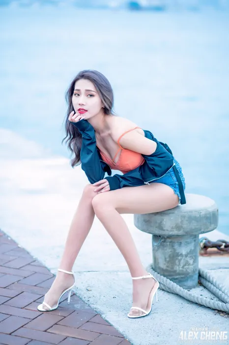 [街拍丝足] NO.023 長腿美模Anita 竹萱 性感外拍 #街拍丝足、美足#[44P]-023