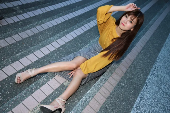 [街拍丝足] NO.053  凯蒂 裙摆摇 高跟美腿旅拍 #街拍丝足、美足#[50P]-044