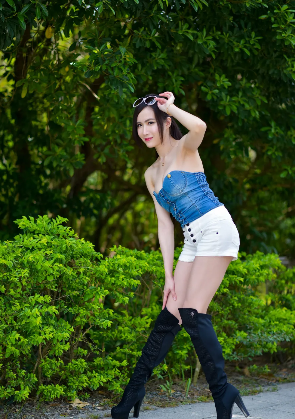 [街拍丝足] NO.181 妍希 露肩短裤长靴美腿 #街拍丝足、美足#[71P]-002