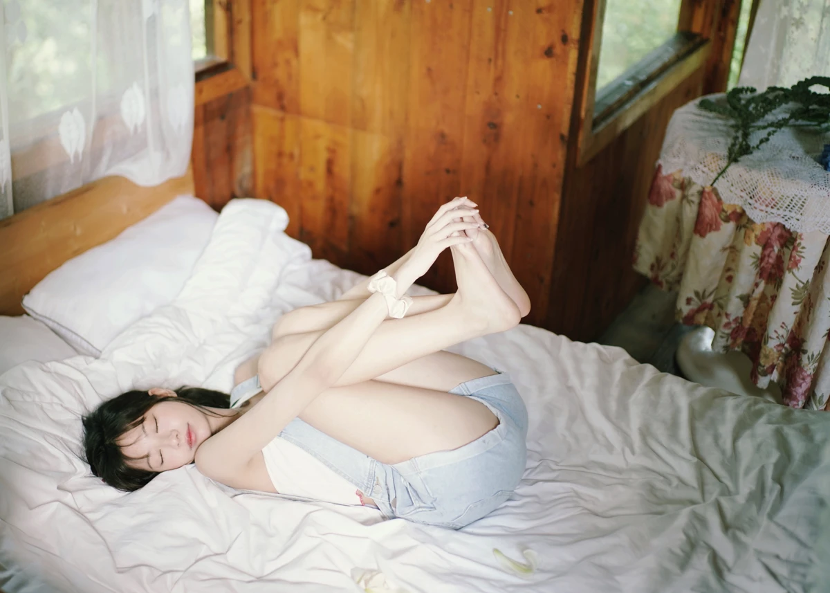 [艺图语]2023.02.05 Vol.2977 小木屋里的青春#歪歪#[21P]-013