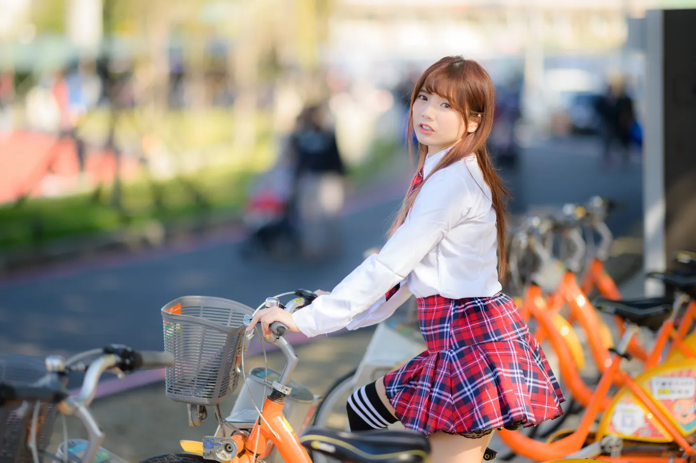 [街拍丝足] NO.233 学生制服高跟 #街拍丝足、美足#[157P]-035