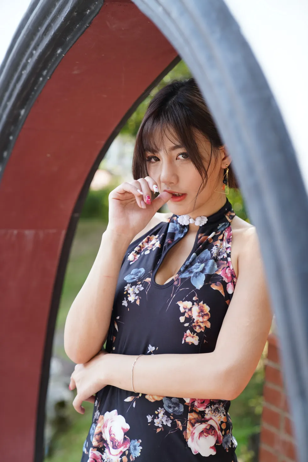 [街拍丝足] NO.104 陈葳 蓝花短旗袍高跟美腿 #街拍丝足、美足#[117P]-016