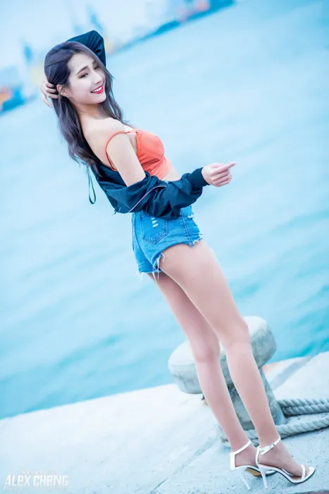 [街拍丝足] NO.023 長腿美模Anita 竹萱 性感外拍 #街拍丝足、美足#[44P]-016