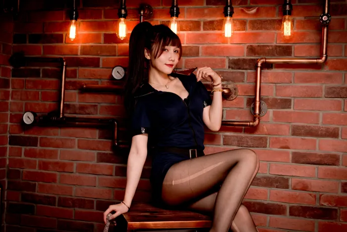 [街拍丝足] NO.116 乔乔儿 黑丝制服 #街拍丝足、美足#[52P]-048
