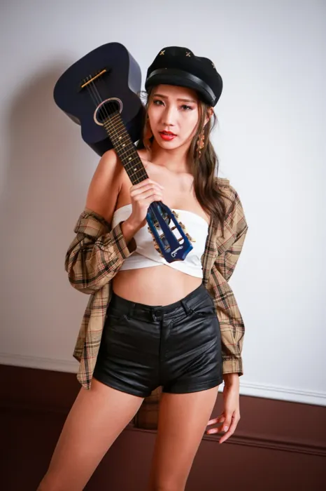 [街拍丝足] NO.095 長腿美模 黃韻霏 短褲 高跟美腿外拍 #街拍丝足、美足#[79P]-057