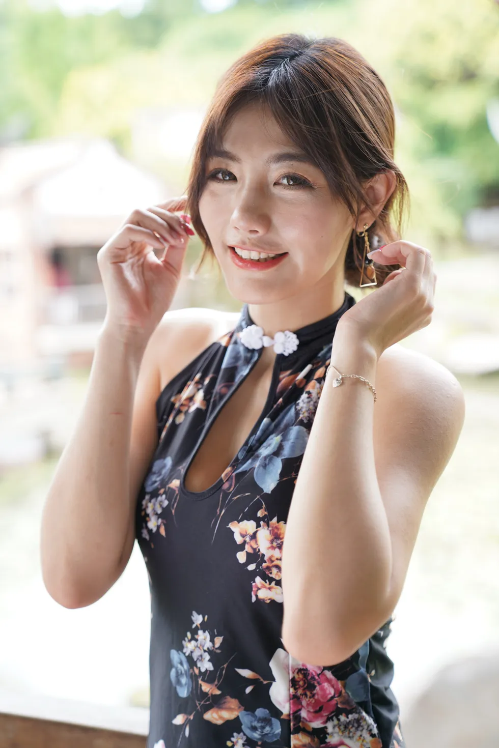 [街拍丝足] NO.104 陈葳 蓝花短旗袍高跟美腿 #街拍丝足、美足#[117P]-038
