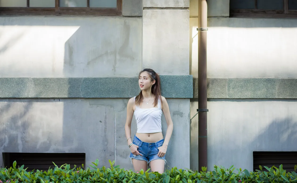 [街拍丝足] NO.186 金允乔 露肚牛仔短裤凉高美腿 #街拍丝足、美足#[47P]-029