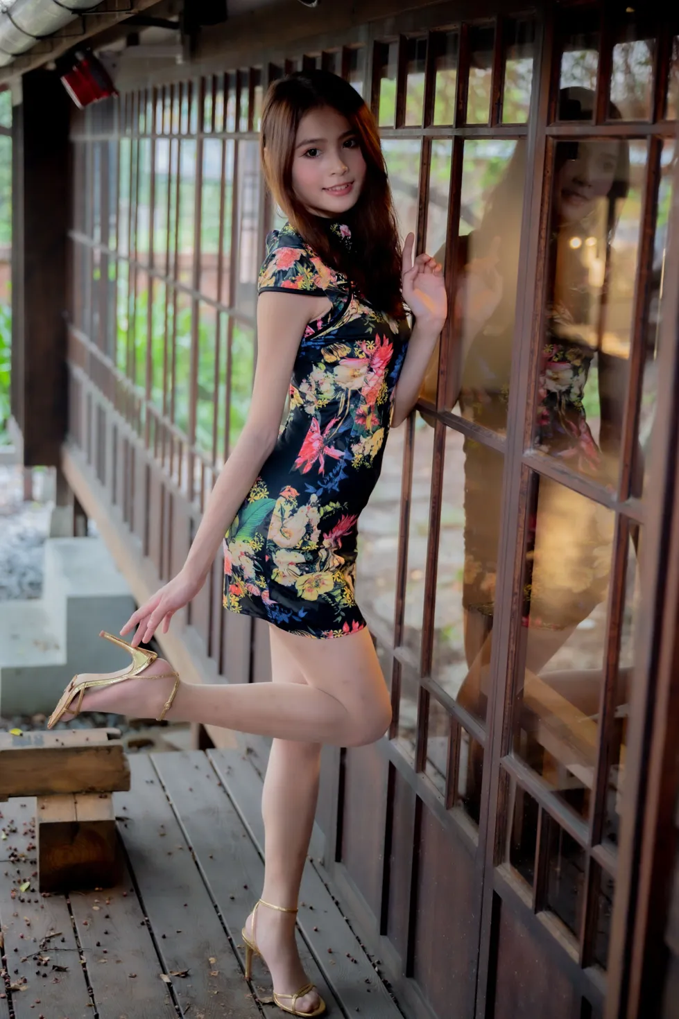 [街拍丝足] NO.202 何佳欣 黑花短旗袍丝袜高跟美腿 #街拍丝足、美足#[97P]-021