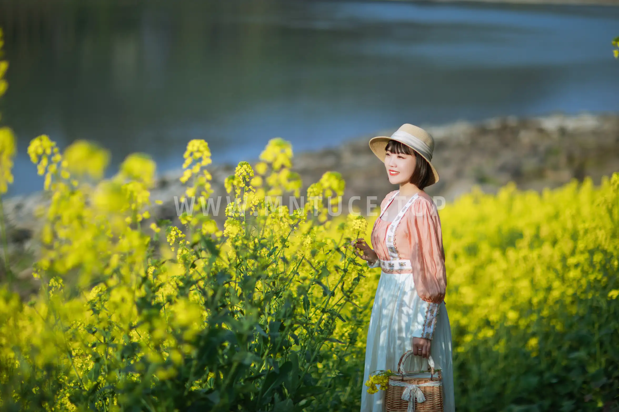 [艺图语] 2022.08.21 Vol.1753-036