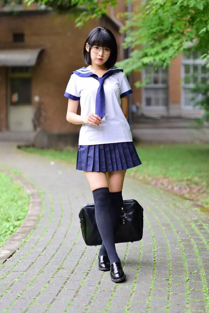 [街拍丝足] NO.171 海琳 学生制服 #街拍丝足、美足#[73P]-002