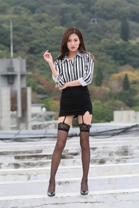 [街拍丝足] NO.025 长腿美模 张筱 性感黑丝外拍 #街拍丝足、美足#[93P]-060