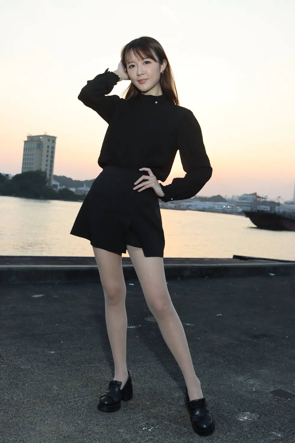 [街拍丝足] NO.161 Kiki 短裙丝袜美腿 #街拍丝足、美足#[95P]-069