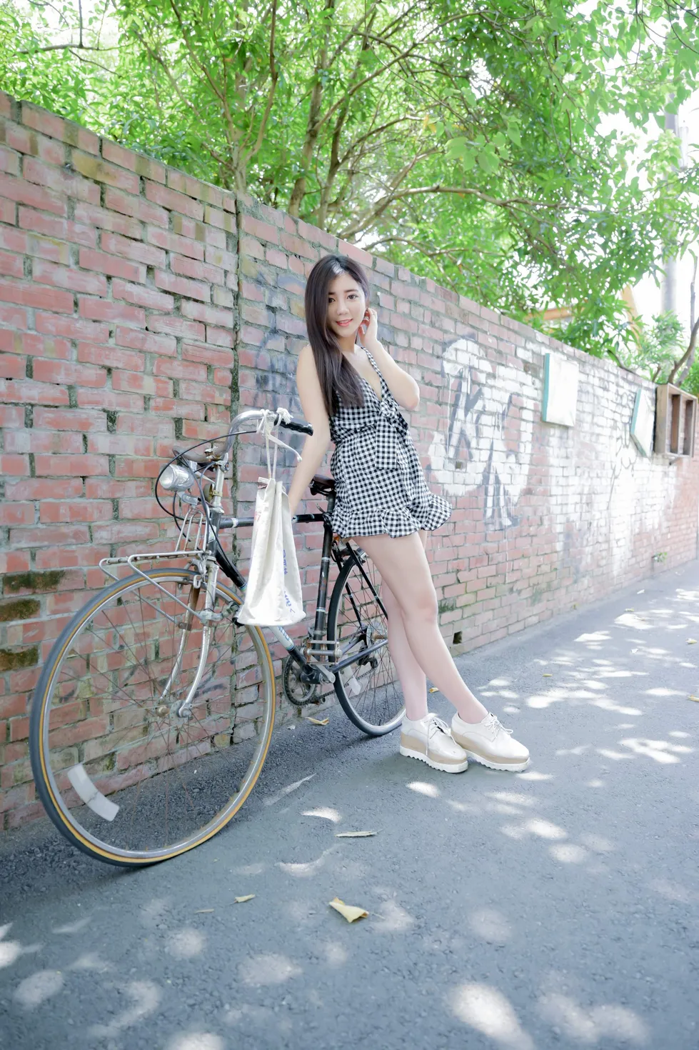 [街拍丝足] NO.214 乐乐 休闲布鞋美腿  #街拍丝足、美足#[95P]-047