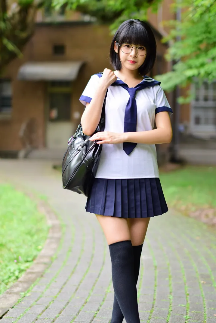 [街拍丝足] NO.171 海琳 学生制服 #街拍丝足、美足#[73P]-006