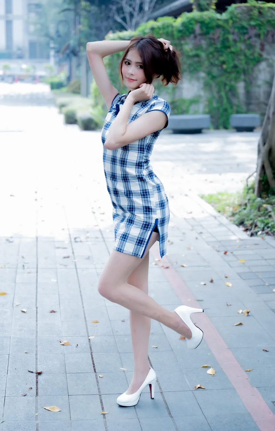[街拍丝足] NO.205 何佳欣 格子短旗袍丝袜高跟美腿  #街拍丝足、美足#[84P]-046