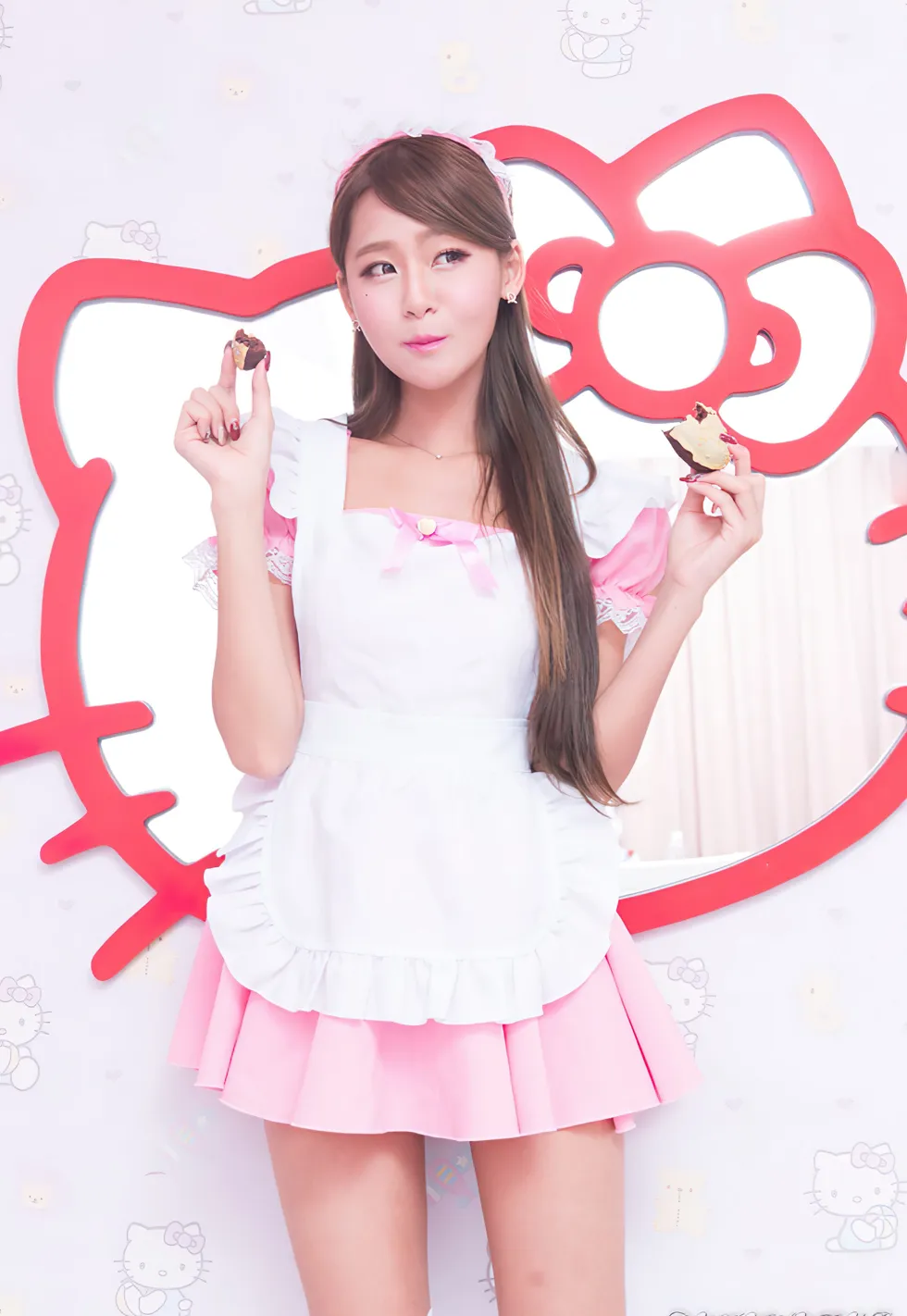 [街拍丝足] NO.173 小雪 女仆装膝上白丝高跟美腿 #街拍丝足、美足#[147P]-073