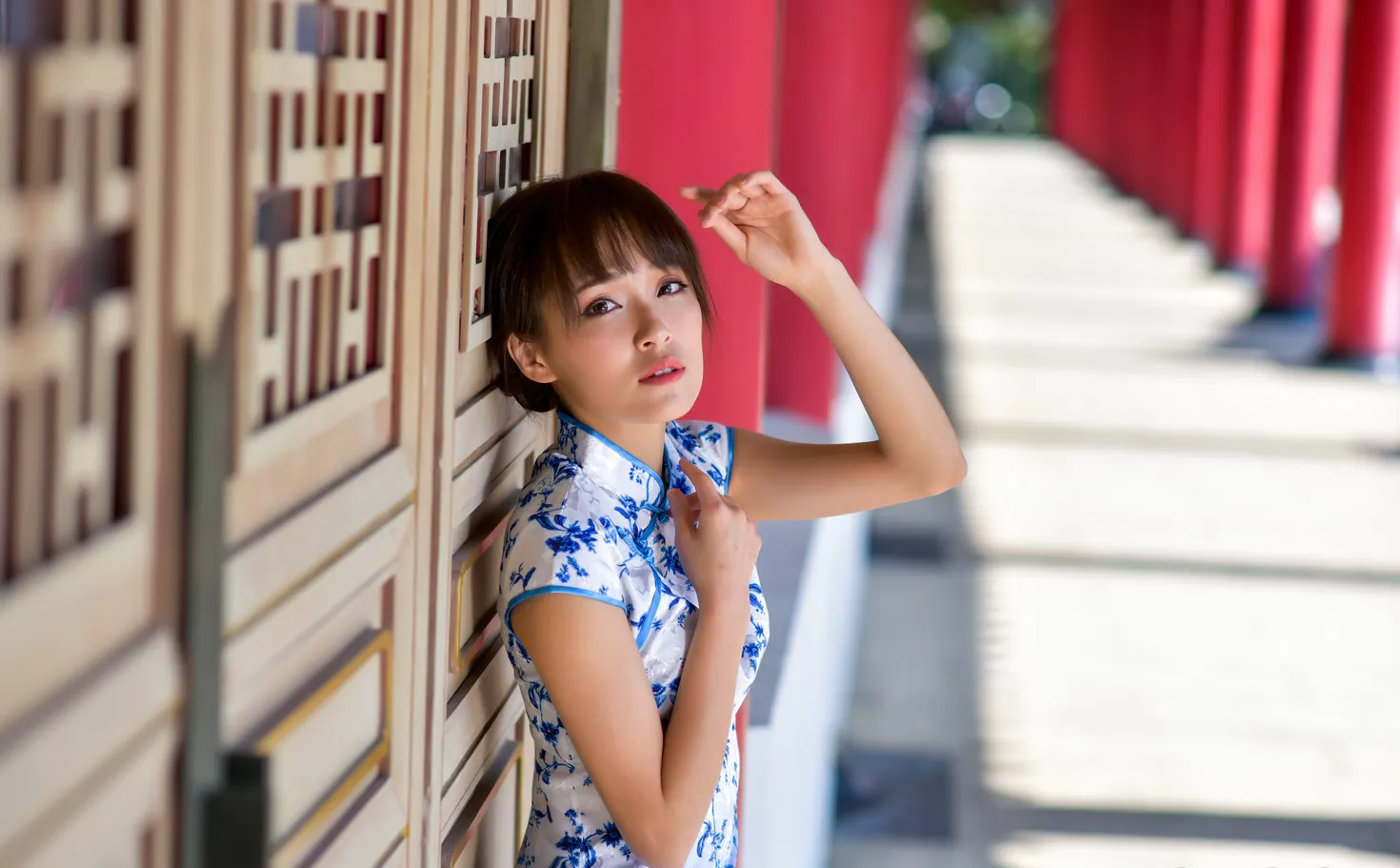 [街拍丝足] NO.189 繆婉瑜 碎花短旗袍高跟美腿#街拍丝足、美足#[68P]-049