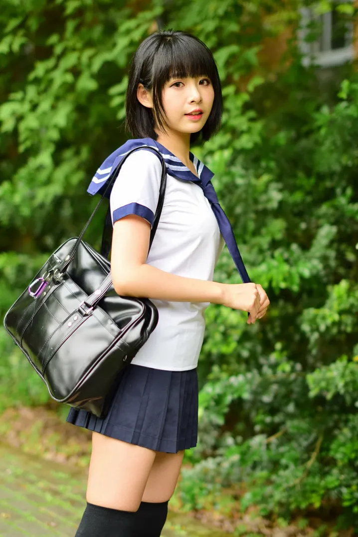 [街拍丝足] NO.171 海琳 学生制服 #街拍丝足、美足#[73P]-013