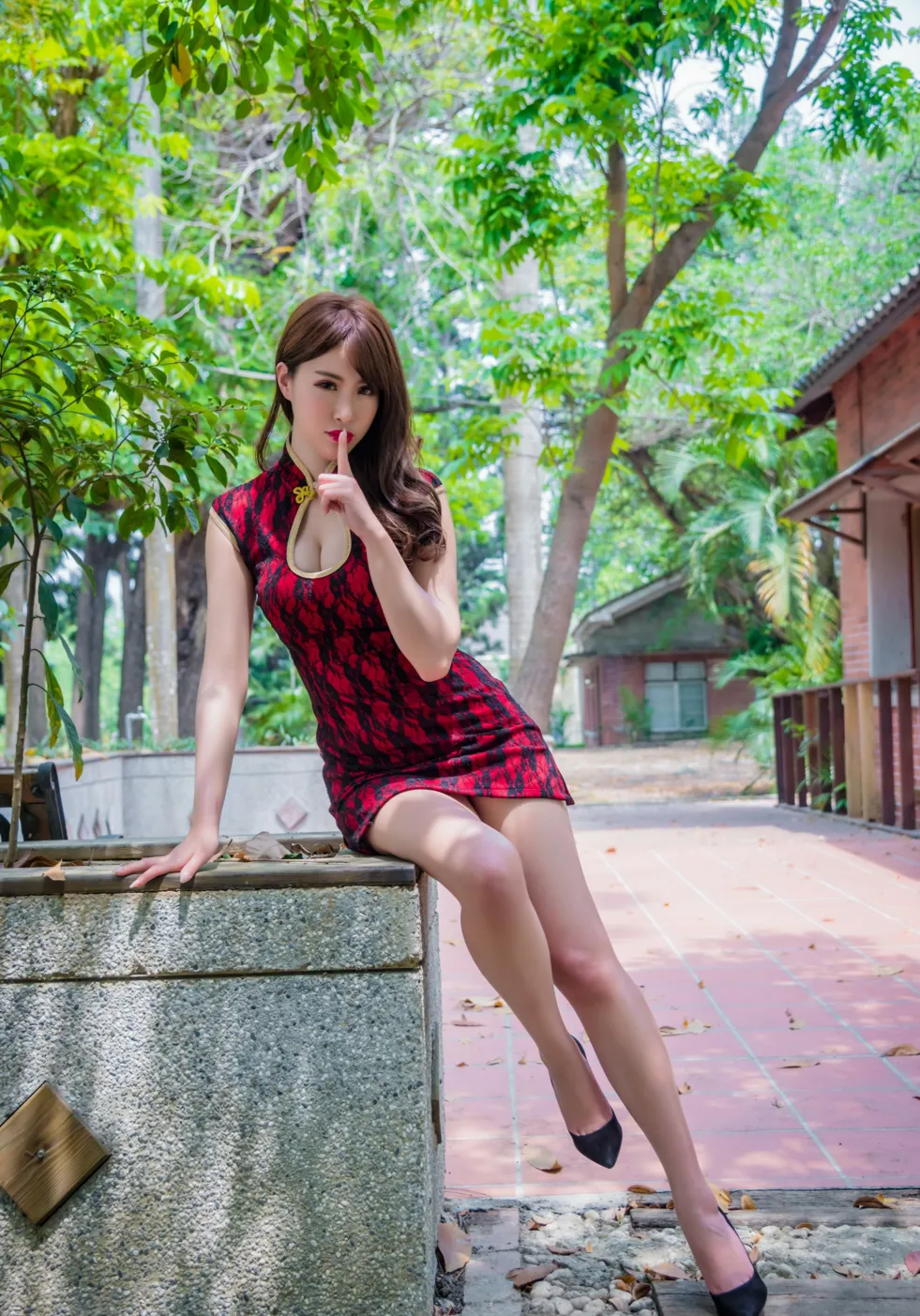 [街拍丝足] NO.177 邬育锜 红花短旗袍高跟美腿 #街拍丝足、美足#[108P]-012