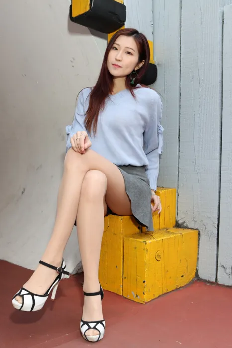[街拍丝足] NO.011 Rita Li 性感造型外拍 #街拍丝足、美足#[75P]-052