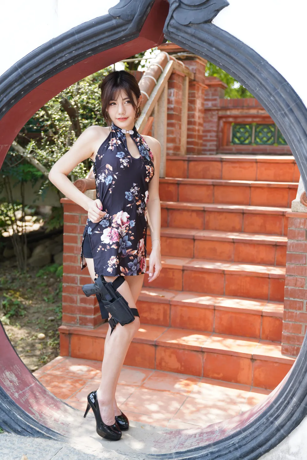 [街拍丝足] NO.104 陈葳 蓝花短旗袍高跟美腿 #街拍丝足、美足#[117P]-052
