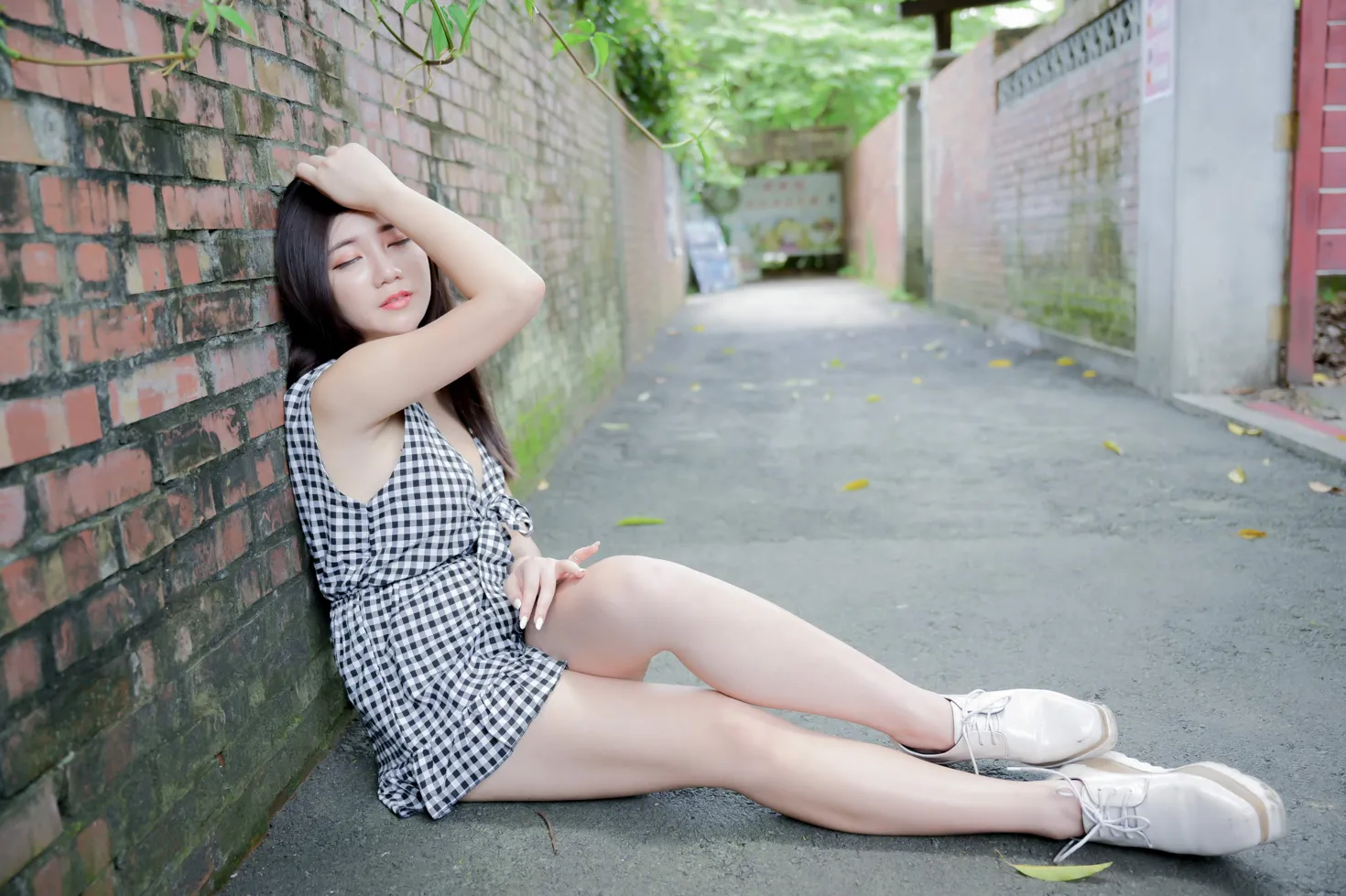 [街拍丝足] NO.214 乐乐 休闲布鞋美腿  #街拍丝足、美足#[95P]-057