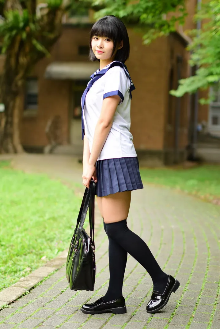 [街拍丝足] NO.171 海琳 学生制服 #街拍丝足、美足#[73P]-035