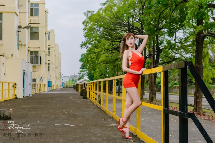 [街拍丝足] NO.047 艾比 紅連衣短裙 高跟美腿外拍 #街拍丝足、美足#[115P]-021
