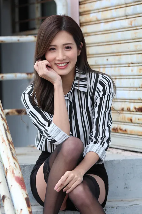 [街拍丝足] NO.025 长腿美模 张筱 性感黑丝外拍 #街拍丝足、美足#[93P]-042