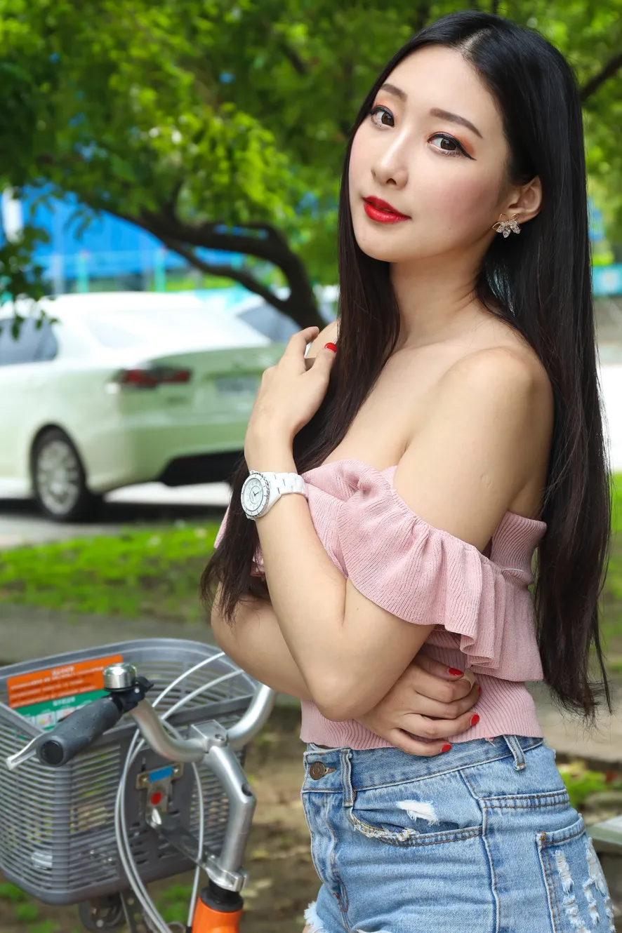[街拍丝足] NO.133 吴采婕 牛仔短裤高跟美腿 #街拍丝足、美足#[54P]-044