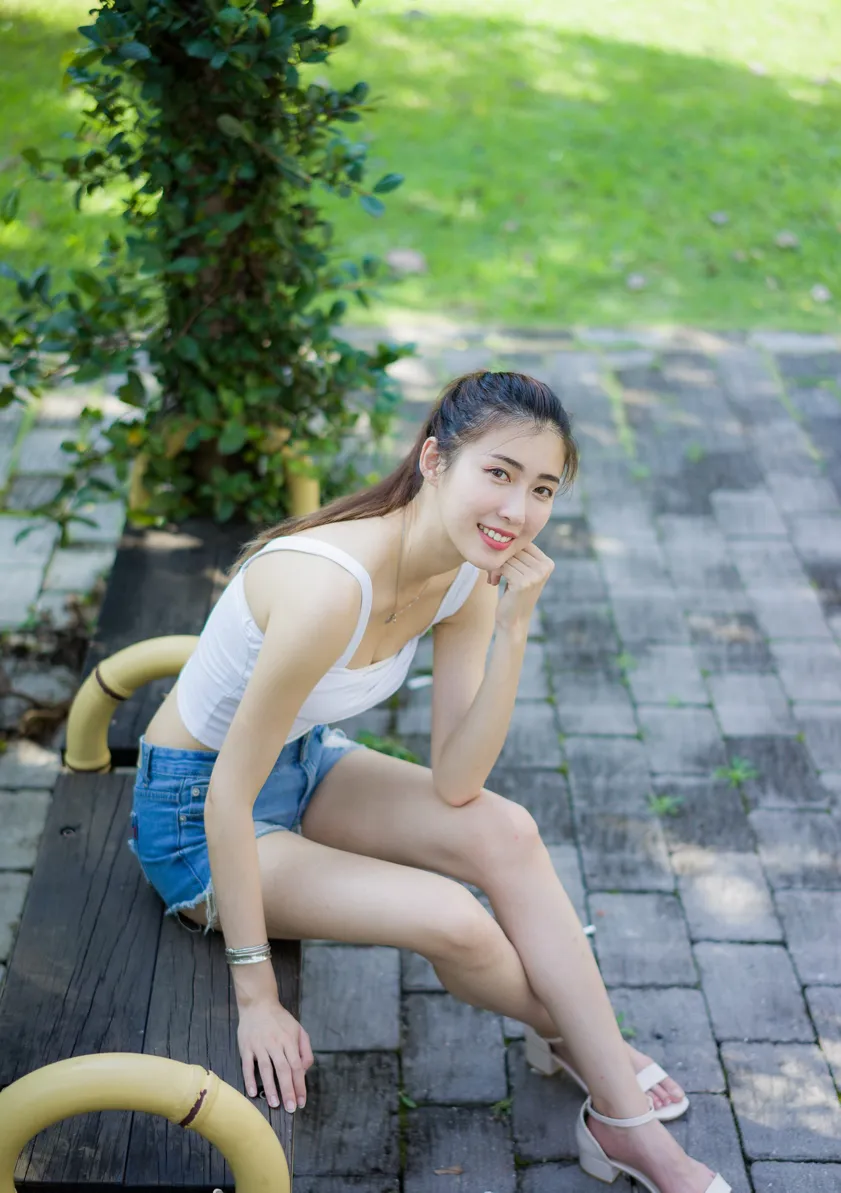 [街拍丝足] NO.186 金允乔 露肚牛仔短裤凉高美腿 #街拍丝足、美足#[47P]-007