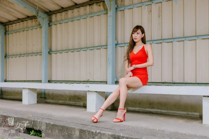 [街拍丝足] NO.047 艾比 紅連衣短裙 高跟美腿外拍 #街拍丝足、美足#[115P]-048