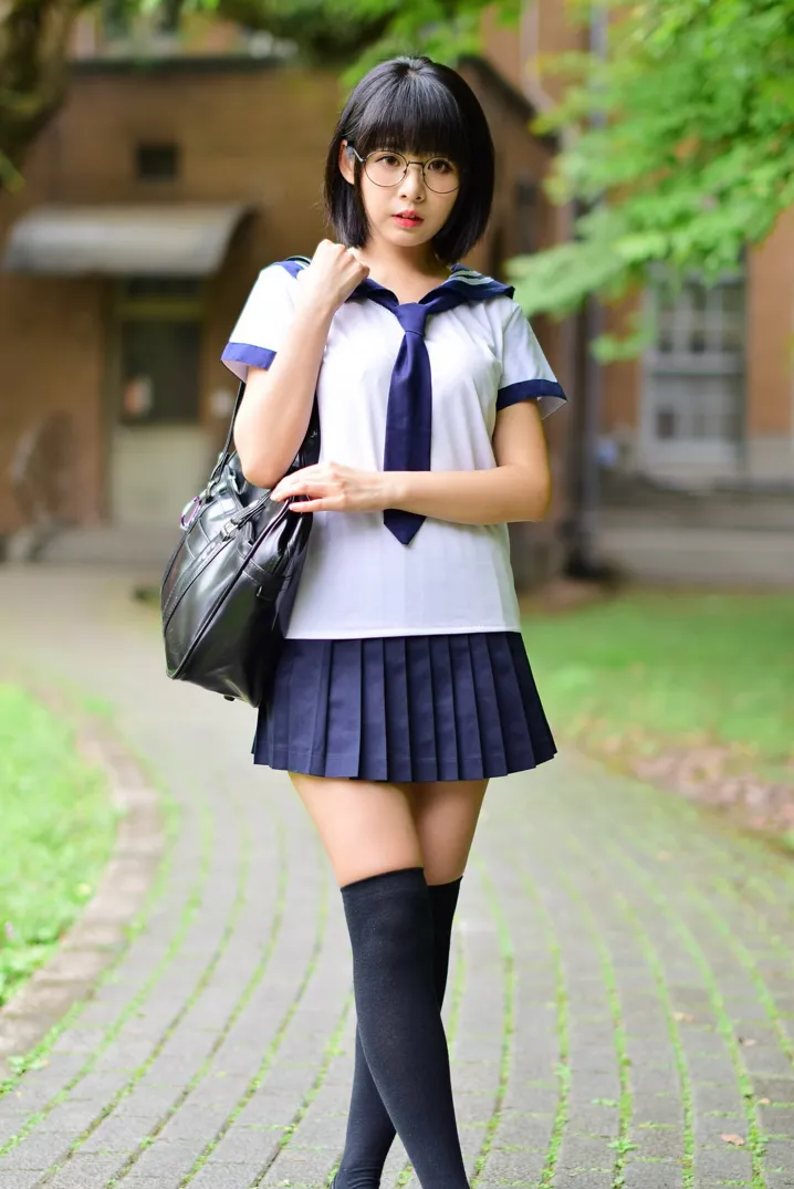 [街拍丝足] NO.171 海琳 学生制服 #街拍丝足、美足#[73P]-007