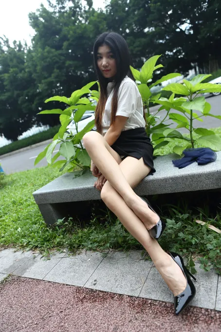 [街拍丝足] NO.083 柒柒的复古深蓝色长筒丝袜 #街拍丝足、美足#[94P]-060