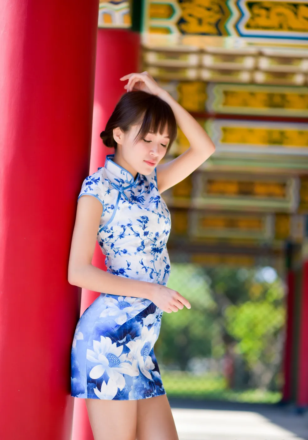 [街拍丝足] NO.189 繆婉瑜 碎花短旗袍高跟美腿#街拍丝足、美足#[68P]-054