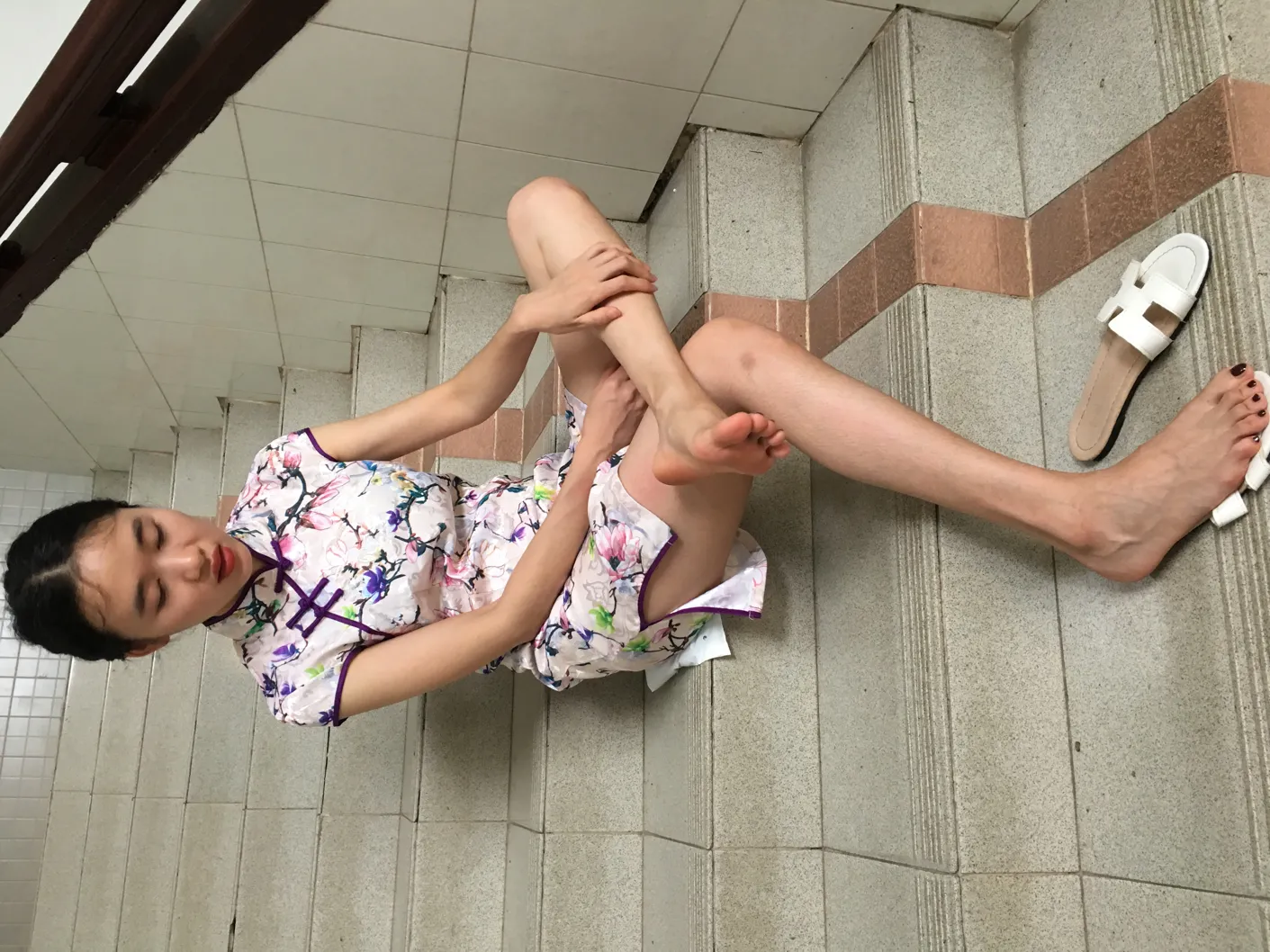 [街拍丝足] NO.021 男科医生小石的超嫩美足长腿网球场写真 #街拍丝足、美足#[80P]-019