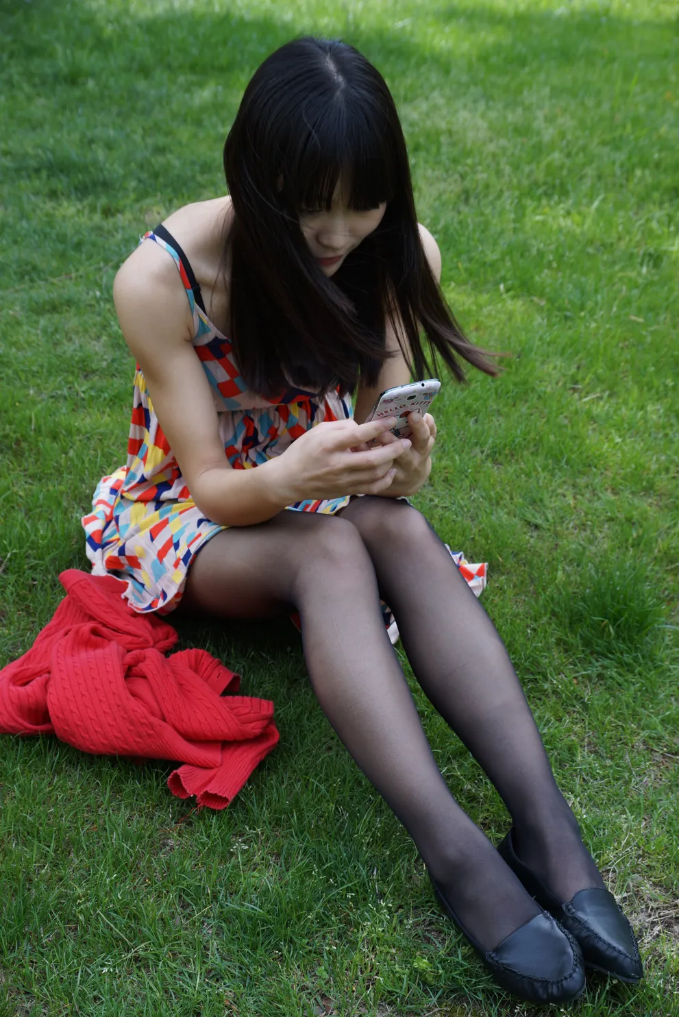 [街拍丝足] NO.031 草地上的长黑丝 #街拍丝足、美足#[56P]-004