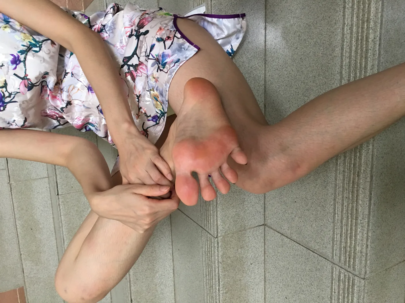 [街拍丝足] NO.021 男科医生小石的超嫩美足长腿网球场写真 #街拍丝足、美足#[80P]-028