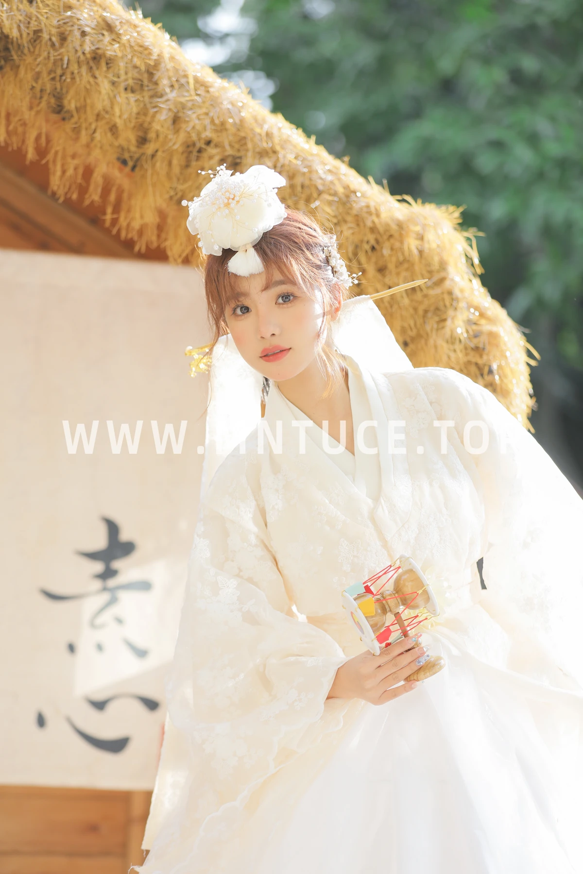 [艺图语]2023.01.11 Vol.2892 延吉服写真#温思儿vv#[22P]-021