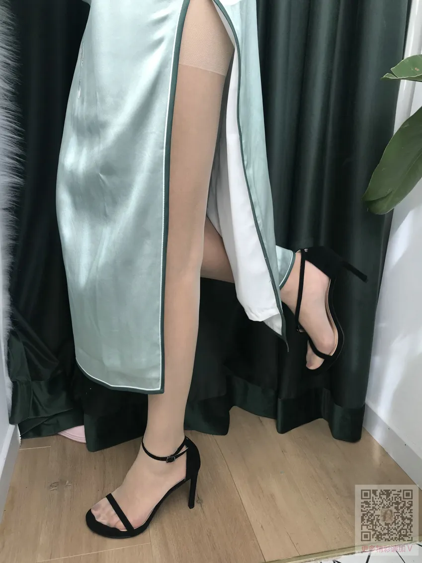 [街拍丝足] NO.115 Nia乔乔学姐居家性感旗袍肉丝[64P]-PicJJ