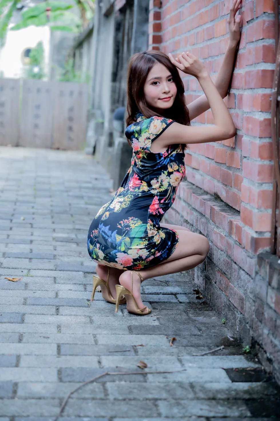 [街拍丝足] NO.202 何佳欣 黑花短旗袍丝袜高跟美腿 #街拍丝足、美足#[97P]-091