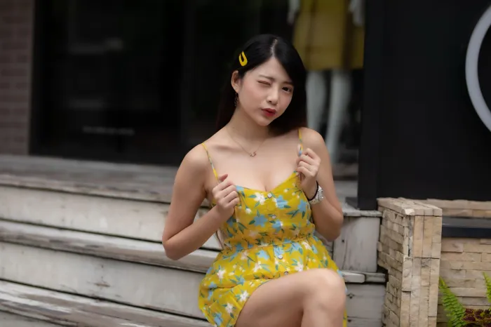 [街拍丝足] NO.090 湘芹 性感短裙 高跟美腿外拍 #街拍丝足、美足#[64P]-004