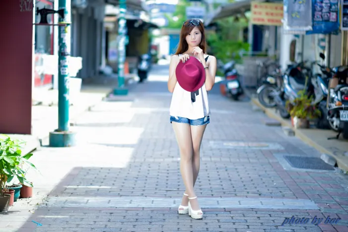 [街拍丝足] NO.061  方唯真 牛仔短裤 丝袜高跟美腿外拍 #街拍丝足、美足#[73P]-040