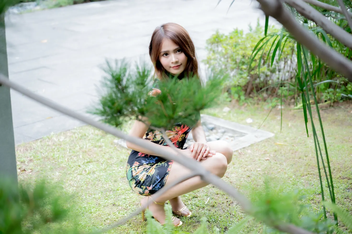 [街拍丝足] NO.202 何佳欣 黑花短旗袍丝袜高跟美腿 #街拍丝足、美足#[97P]-058