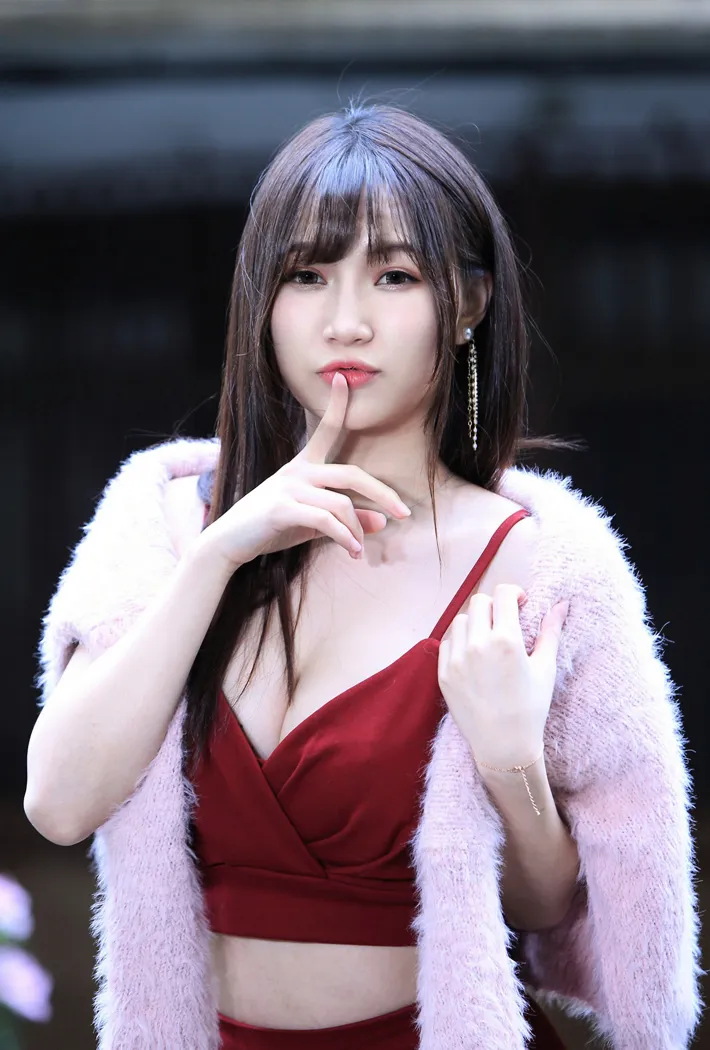[街拍丝足] NO.100 张雅筑 紧身短裙丝袜高跟美腿 #街拍丝足、美足#[64P]-026