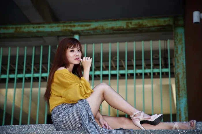 [街拍丝足] NO.053  凯蒂 裙摆摇 高跟美腿旅拍 #街拍丝足、美足#[50P]-002