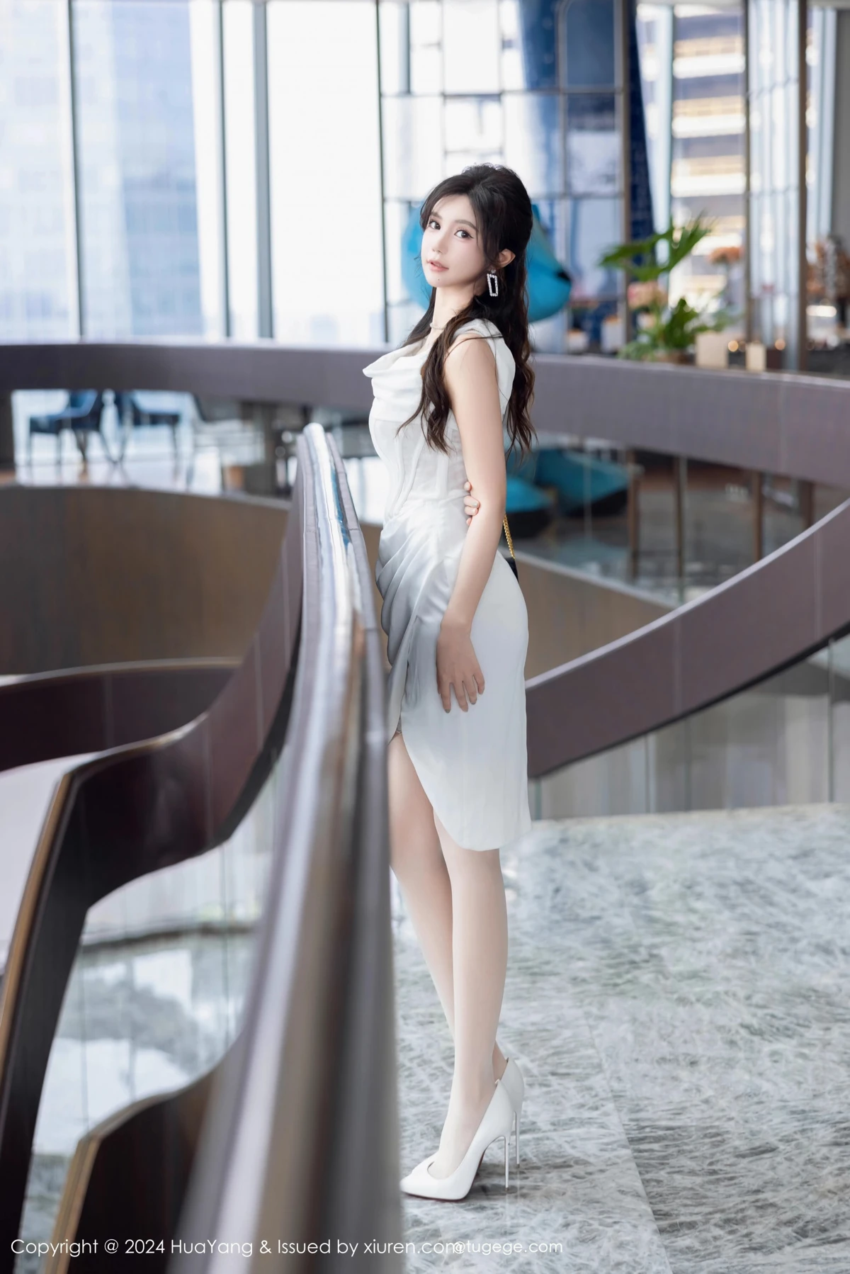 [花漾] 2024.10.12 VOL.612 绮里嘉ula、秀人旗下#[86P]-003