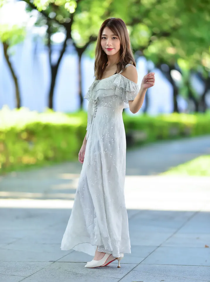 [街拍丝足] NO.200 vivi曹媛媛 吊带高衩长裙高跟美腿 #街拍丝足、美足#[113P]-068