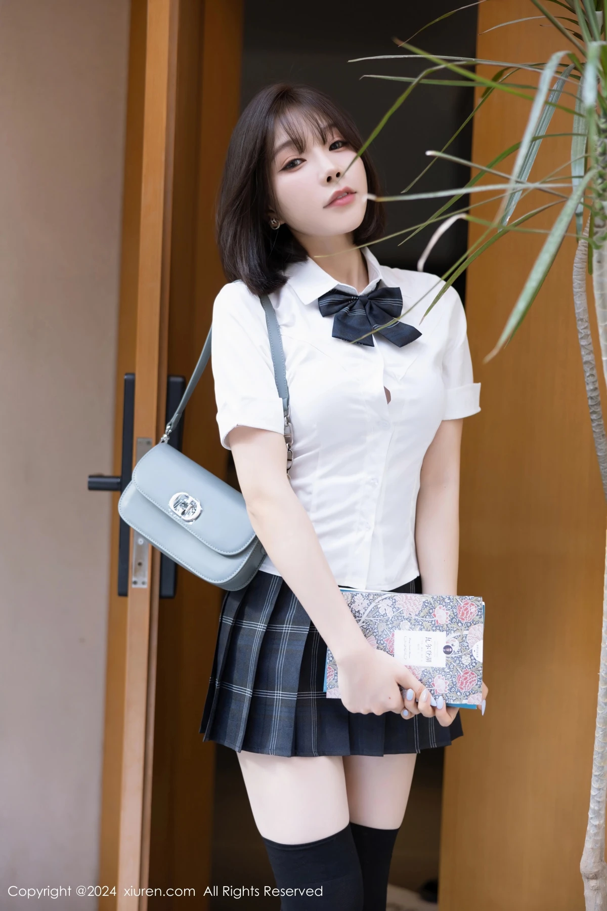 [XiuRen秀人网] 2024.07.01 No.8785 徐莉芝Booty [100+1P]-009